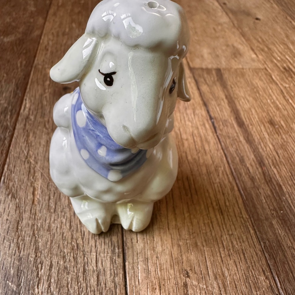 1970s Fitz and Floyd Lamb Salt and Pepper Shakers OS Ceramic Floral White‎ 3.5" - Picture 3 of 9